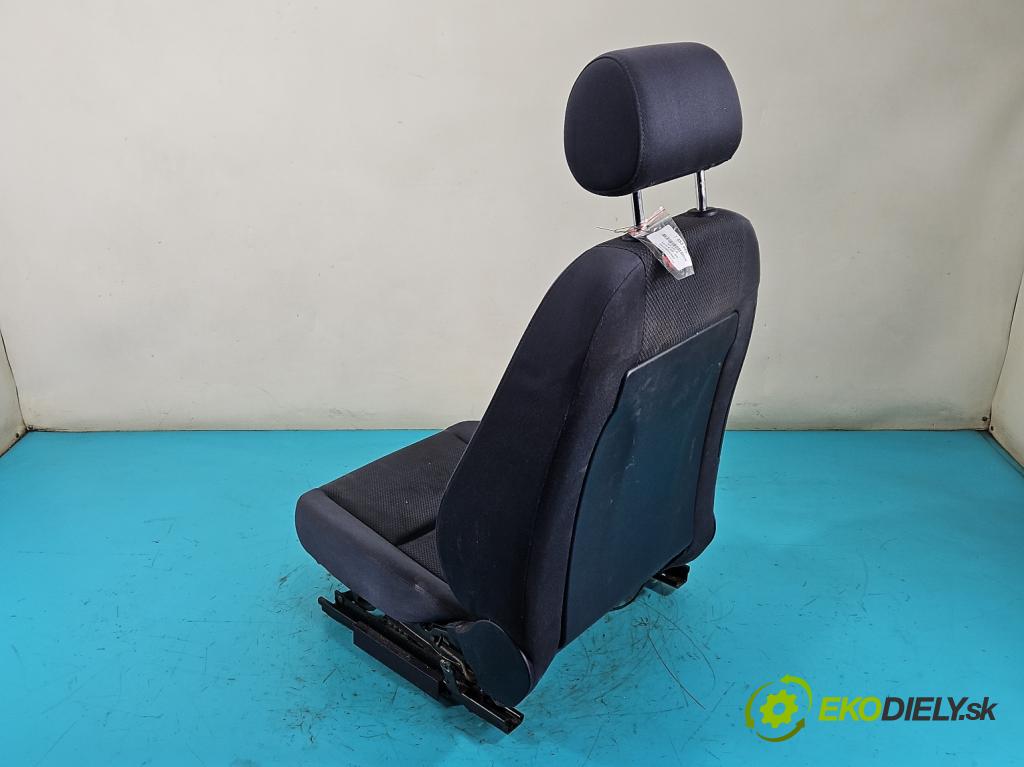 Audi A4 B6 2000-2004 2.0 20V (ALT) 131 HP automatic 96 kW 1984 cm3 4- Sedačka pravý  (Sedadlo)