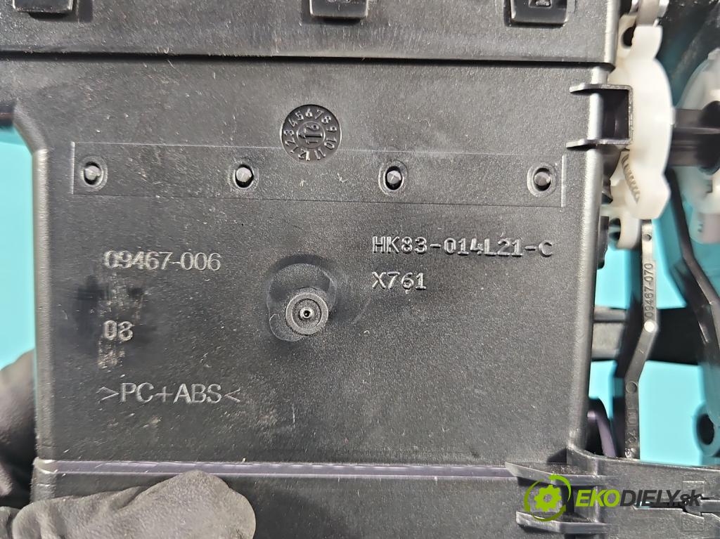 Jaguar XE 2015-2024 2.0d 179KM automatic 132 kW 1999 cm3 4- Mřížka: kúrenia stredová GX73-014L21-B (Mriežka kúrenia (fukár))