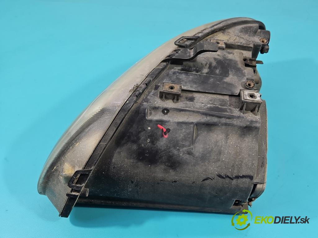 Chrysler Voyager IV 2000-2007 2.5 crdi 143 HP manual 105 kW 2499 cm3 5- Reflektor: pravý  (Svetlo predné pravé)