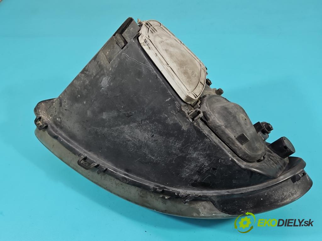 Chrysler Voyager IV 2000-2007 2.5 crdi 143 HP manual 105 kW 2499 cm3 5- Reflektor: pravý  (Svetlo predné pravé)