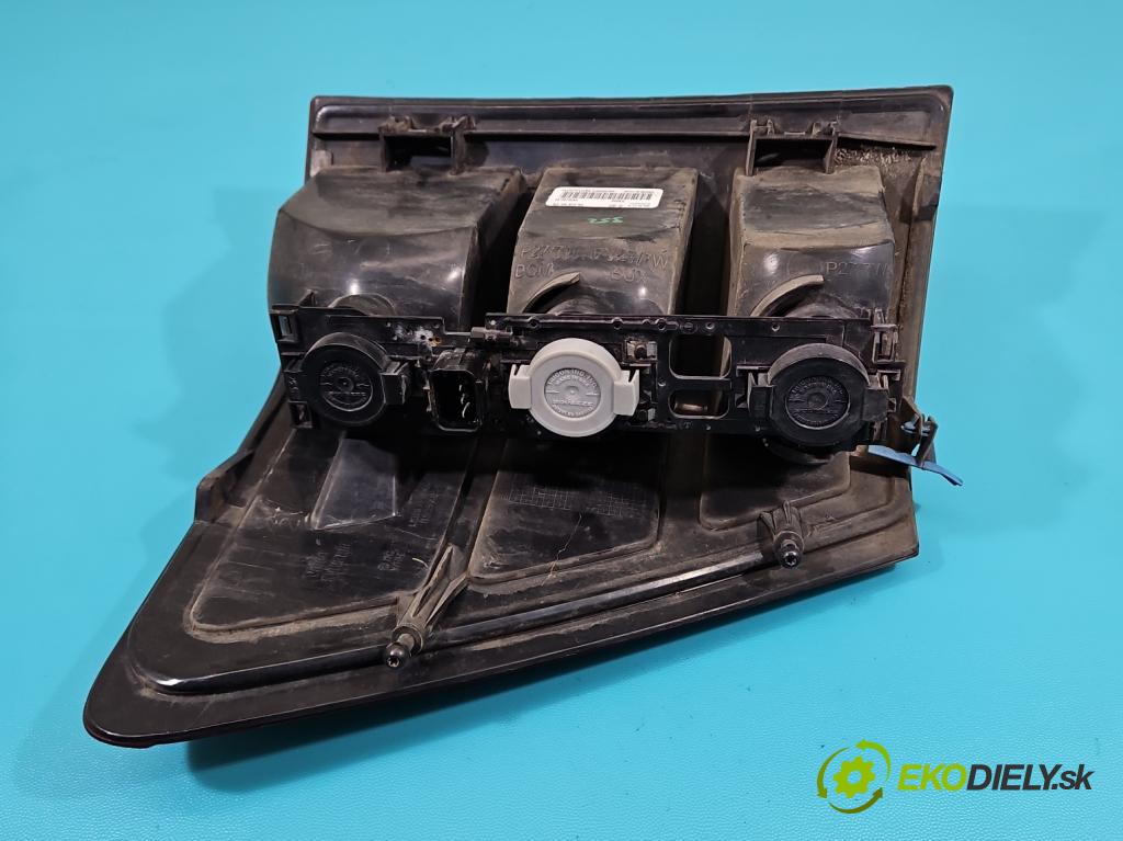 Jeep Grand cherokee WK 2004-2010 3.7 V6 211KM automatic 155 kW 3701 cm3 5- svetlo / reflektor zadné pravé 55156720AG (Kľučka dverí ostatné)