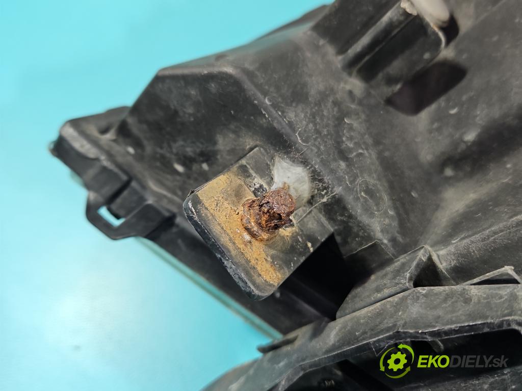 Suzuki Grand Vitara II 2005-2014 2.0 16V 140 HP manual 103 kW 1995 cm3 5- Reflektor: pravý  (Svetlo predné pravé)