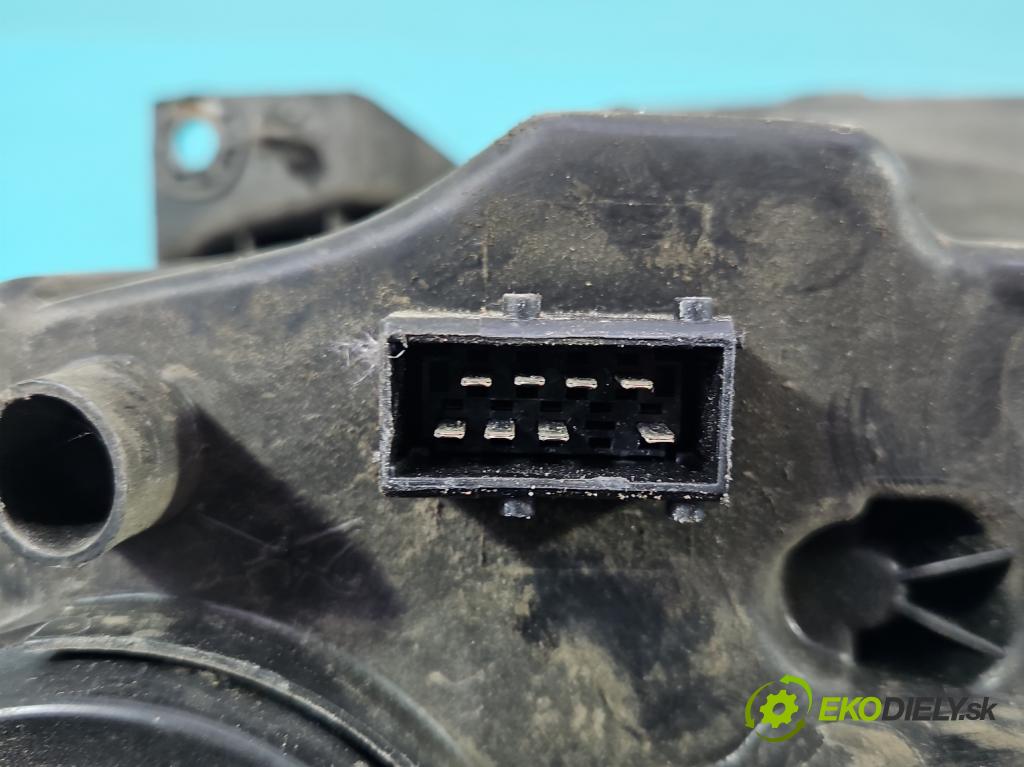 Peugeot 1007 1.4 hdi 68 HP manual 50 kW 1398 cm3 3- Reflektor: pravý 9644997180 (Svetlo predné pravé)