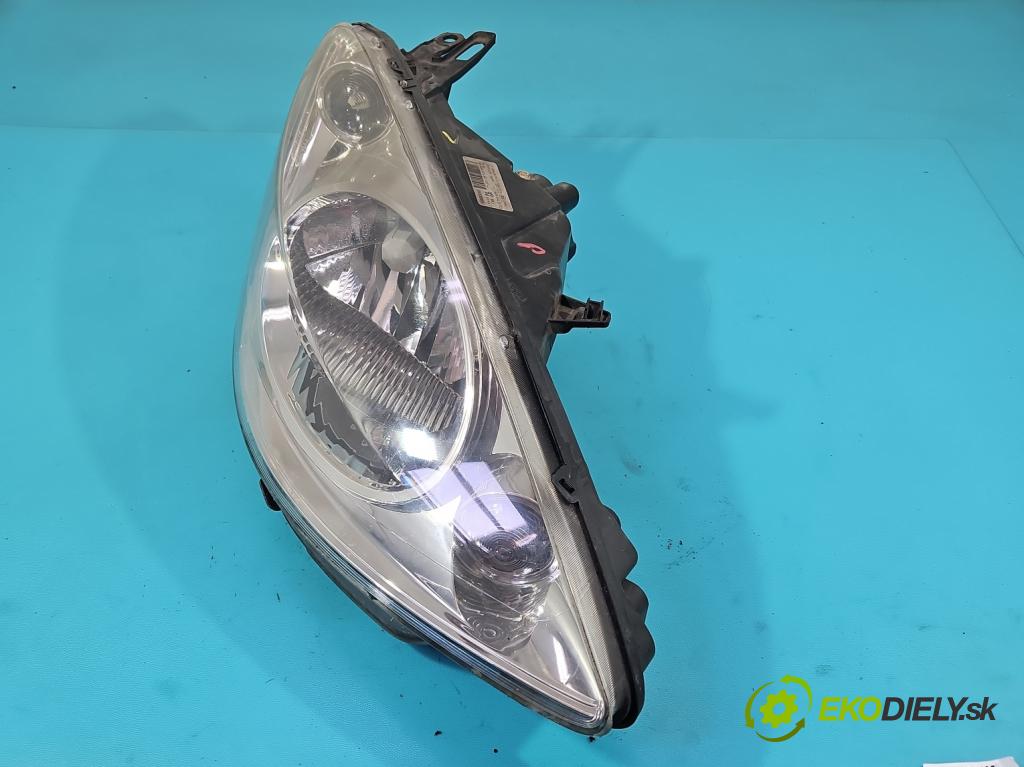 Peugeot 1007 1.4 hdi 68 HP manual 50 kW 1398 cm3 3- Reflektor: pravý 9644997180 (Svetlo predné pravé)