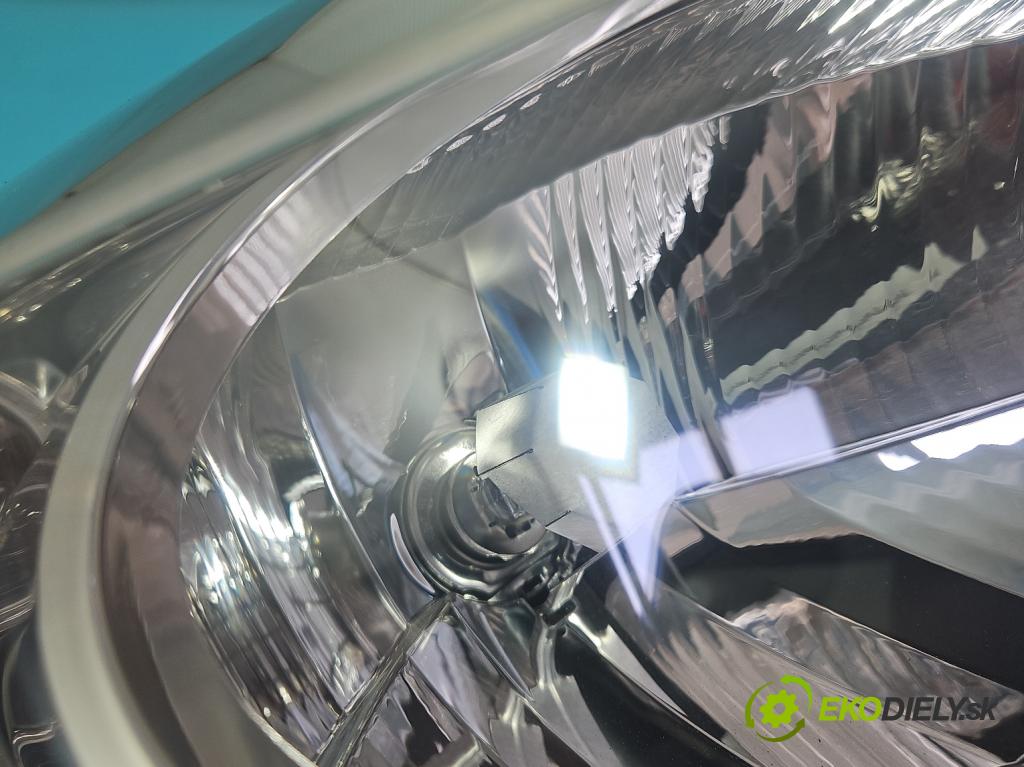 Peugeot 1007 1.4 hdi 68 HP manual 50 kW 1398 cm3 3- Reflektor: pravý 9644997180 (Svetlo predné pravé)