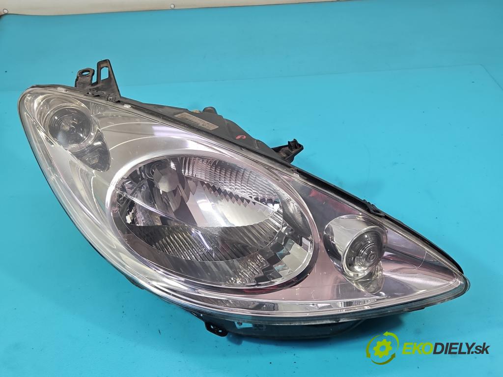 Peugeot 1007 1.4 hdi 68 HP manual 50 kW 1398 cm3 3- Reflektor: pravý 9644997180 (Svetlo predné pravé)