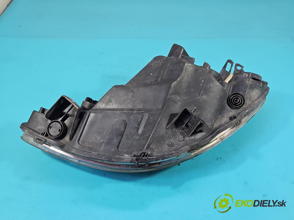 Peugeot 1007 1.4 hdi 68 HP manual 50 kW 1398 cm3 3- Reflektor: pravý 9644997180 (Svetlo predné pravé)