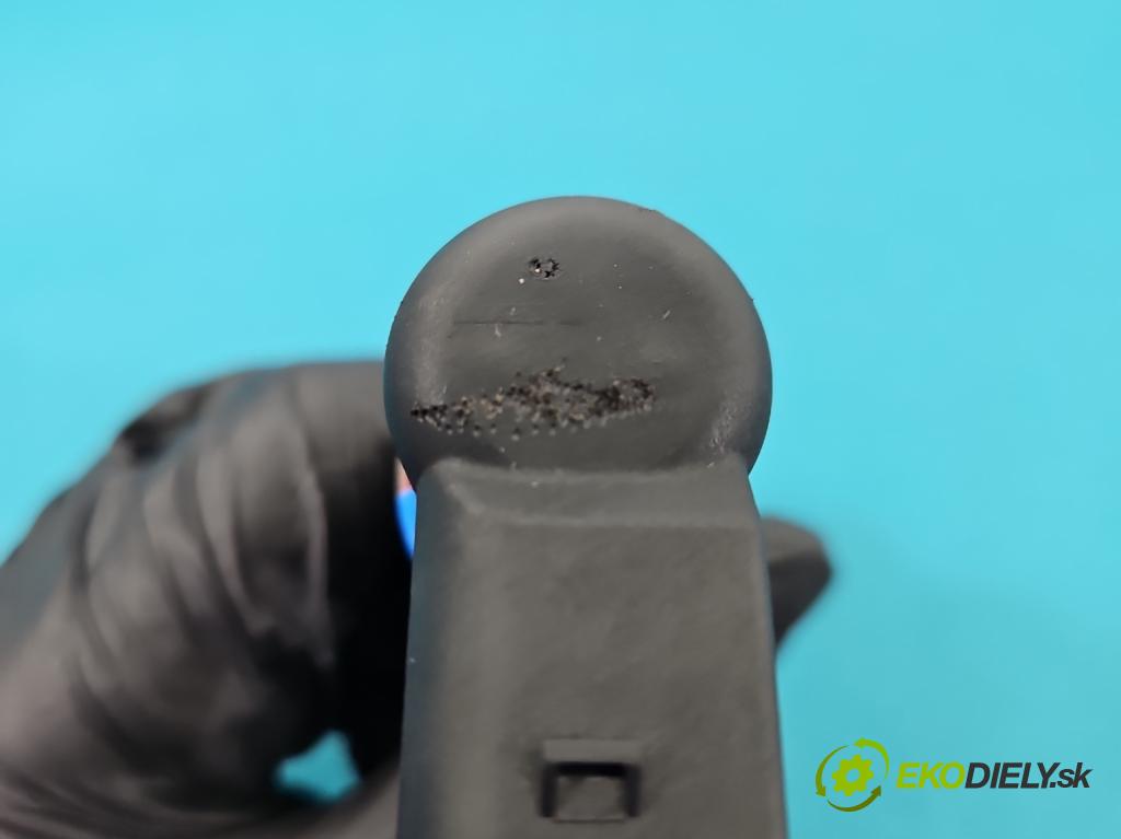 Peugeot 1007 1.4 hdi 68 HP manual 50 kW 1398 cm3 3- vstrek 9655304880 (Vstrekovač paliva)