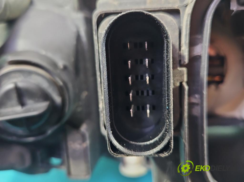 Audi A3 8P 2003-2012 1.4 TFSI 125 HP manual 92 kW 1390 cm3 5- Reflektor: pravý 8P0941004K (Svetlo predné pravé)