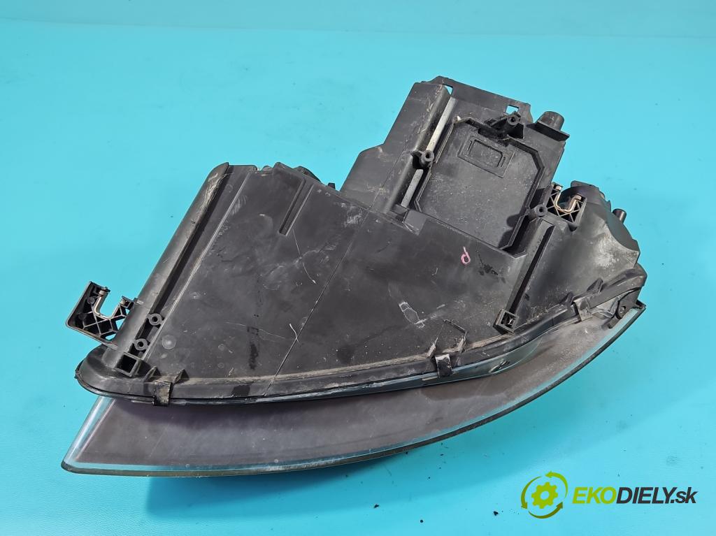 Audi A3 8P 2003-2012 1.4 TFSI 125 HP manual 92 kW 1390 cm3 5- Reflektor: pravý 8P0941004K (Svetlo predné pravé)