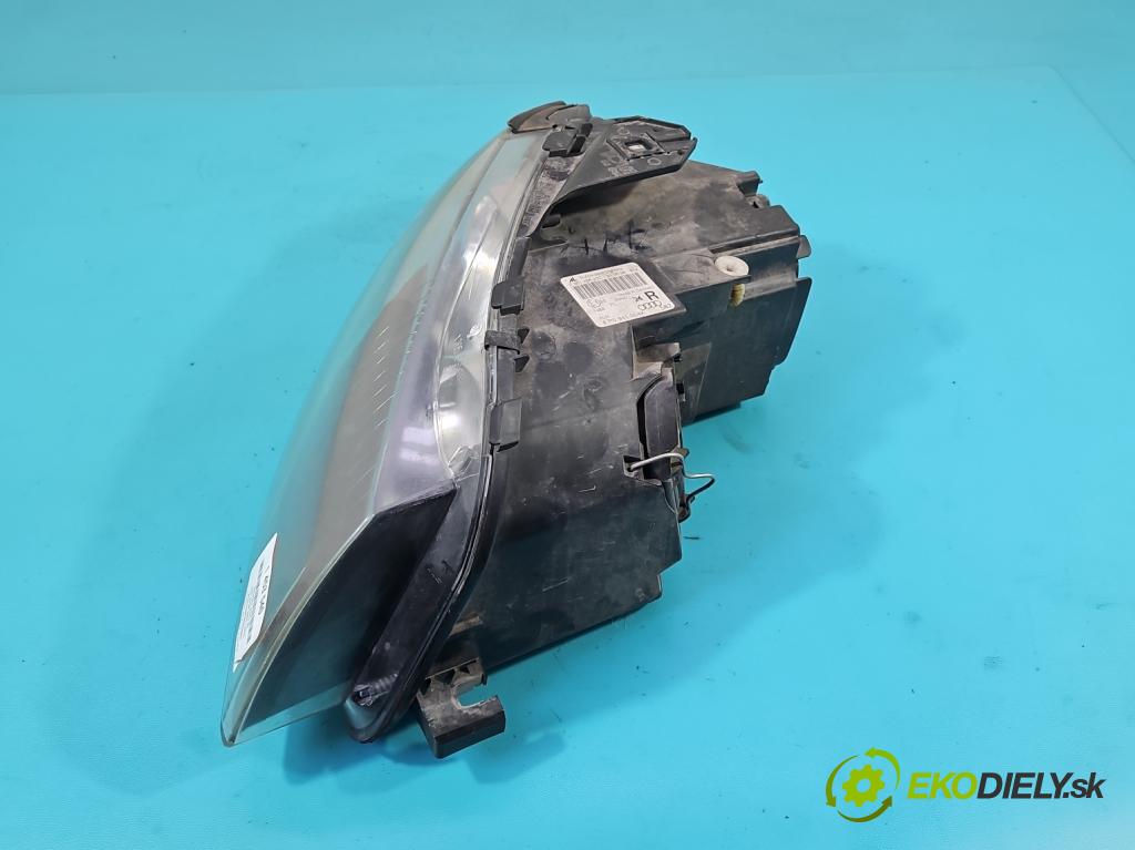 Audi A3 8P 2003-2012 1.4 TFSI 125 HP manual 92 kW 1390 cm3 5- Reflektor: pravý 8P0941004K (Svetlo predné pravé)