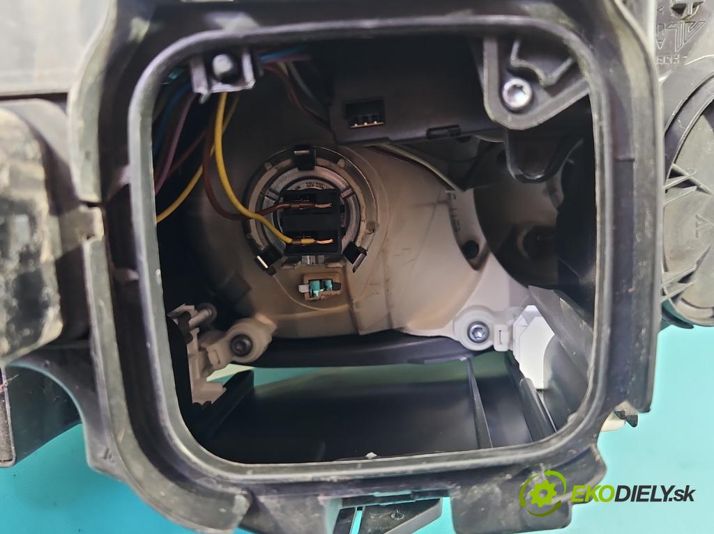 Audi A3 8P 2003-2012 1.4 TFSI 125 HP manual 92 kW 1390 cm3 5- Reflektor: pravý 8P0941004K (Svetlo predné pravé)