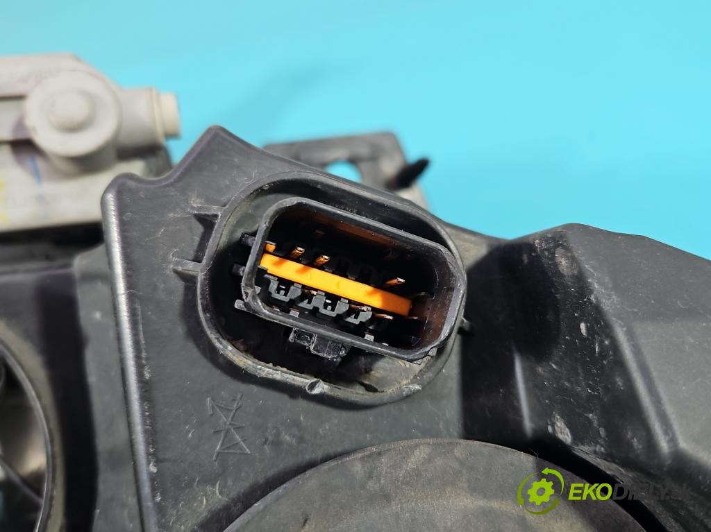 Renault Master III 2010-2019 2.3 dci 125 HP manual 92 kW 2299 cm3 5- Reflektor: pravý  (Svetlo predné pravé)