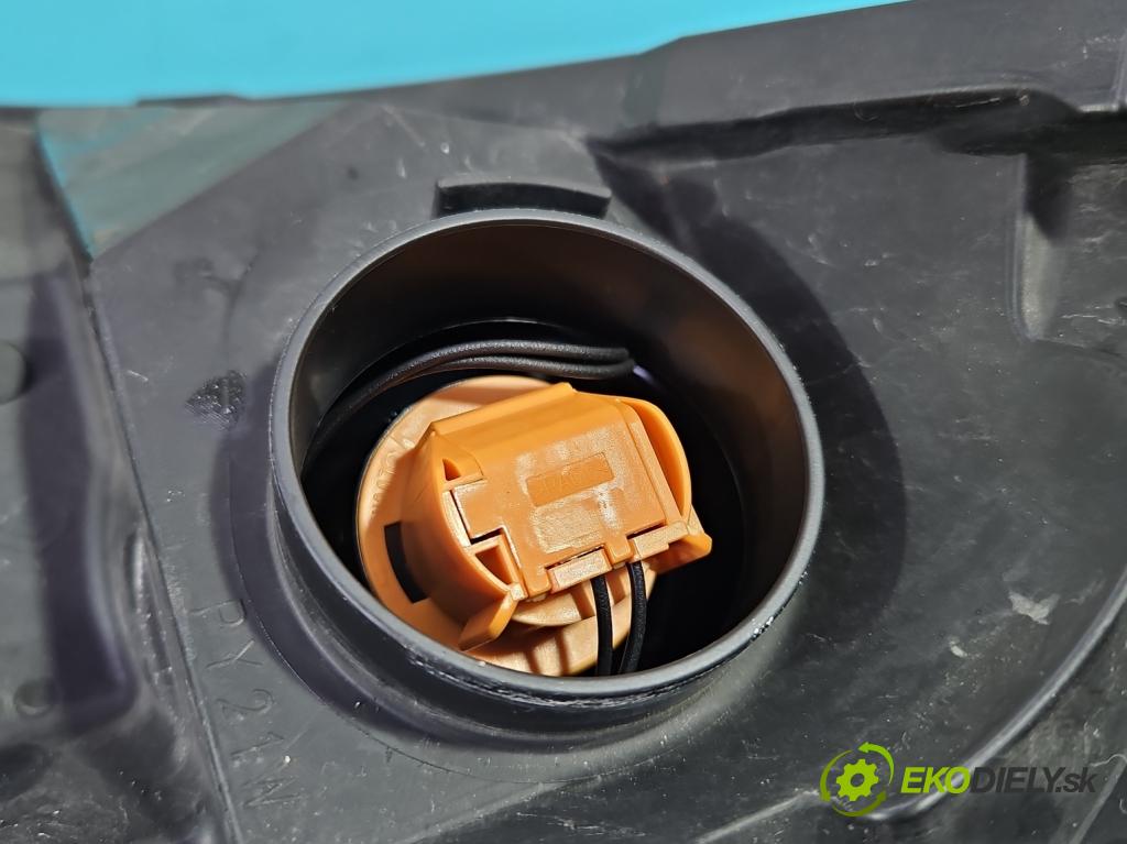 Renault Master III 2010-2019 2.3 dci 125 HP manual 92 kW 2299 cm3 5- Reflektor: pravý  (Svetlo predné pravé)