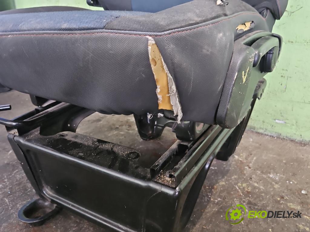 Renault Master III 2010-2019 2.3 dci 125 HP manual 92 kW 2299 cm3 5- Sedačka ľavý  (Sedadlo)