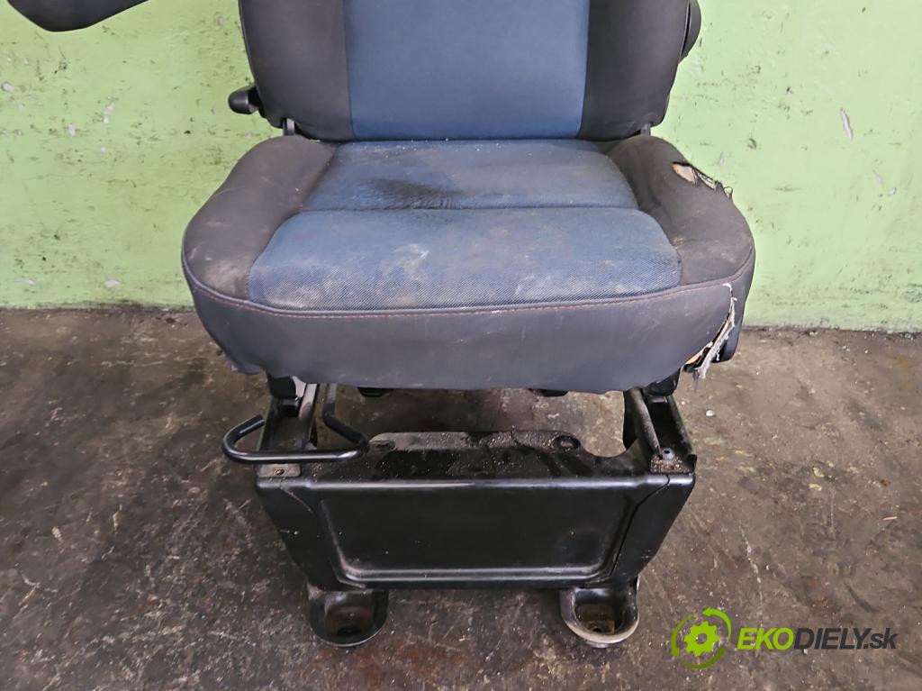 Renault Master III 2010-2019 2.3 dci 125 HP manual 92 kW 2299 cm3 5- Sedačka ľavý  (Sedadlo)