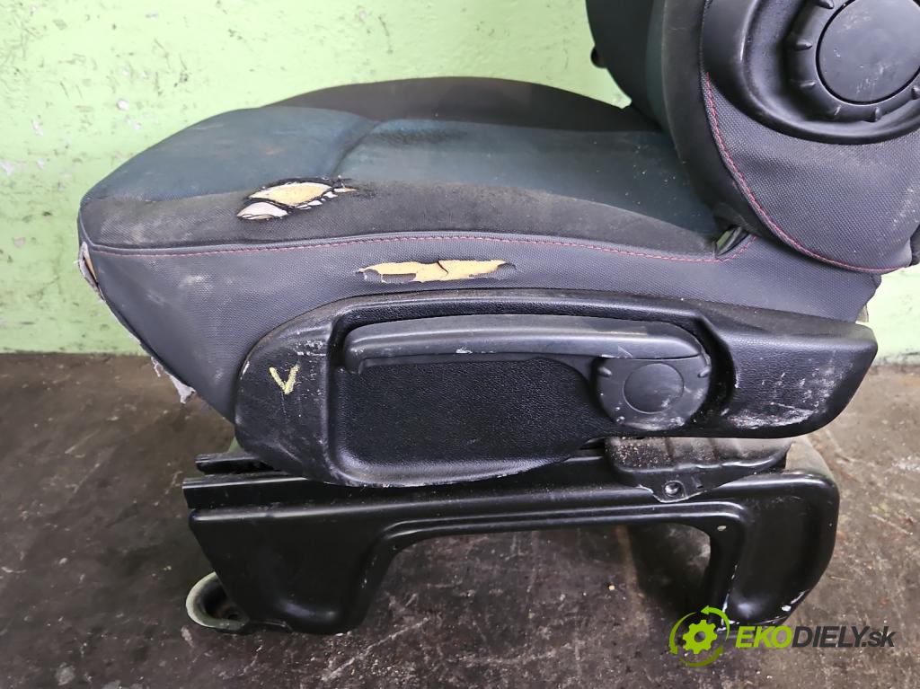 Renault Master III 2010-2019 2.3 dci 125 HP manual 92 kW 2299 cm3 5- Sedačka ľavý  (Sedadlo)