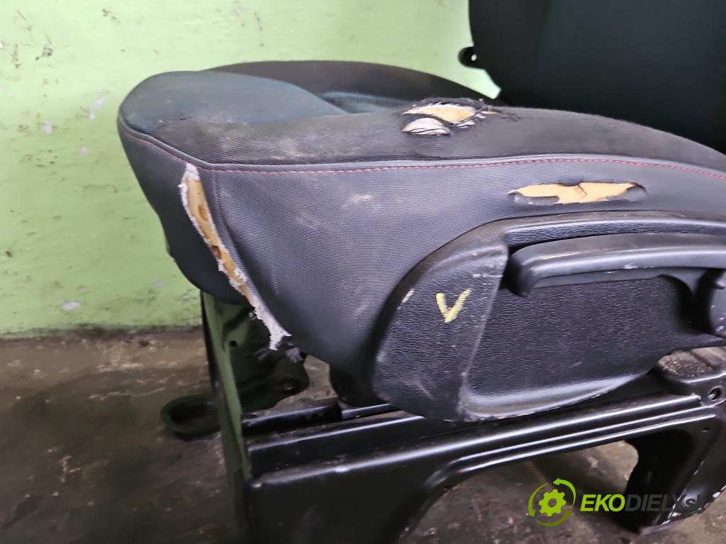 Renault Master III 2010-2019 2.3 dci 125 HP manual 92 kW 2299 cm3 5- Sedačka ľavý  (Sedadlo)