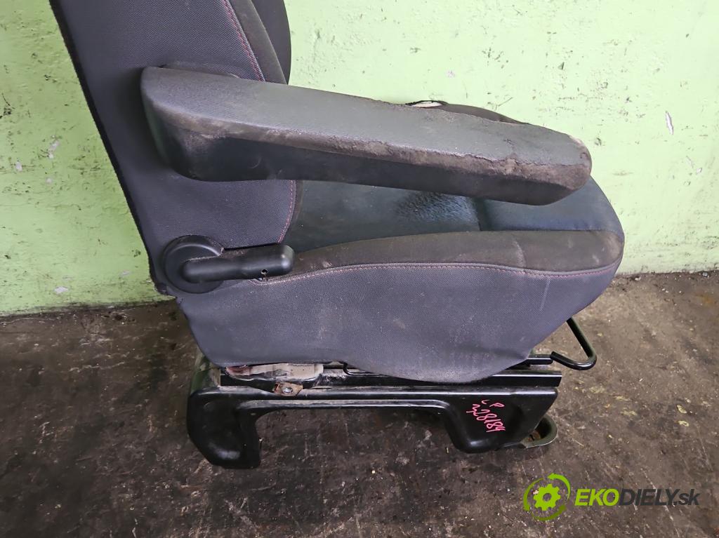 Renault Master III 2010-2019 2.3 dci 125 HP manual 92 kW 2299 cm3 5- Sedačka ľavý  (Sedadlo)