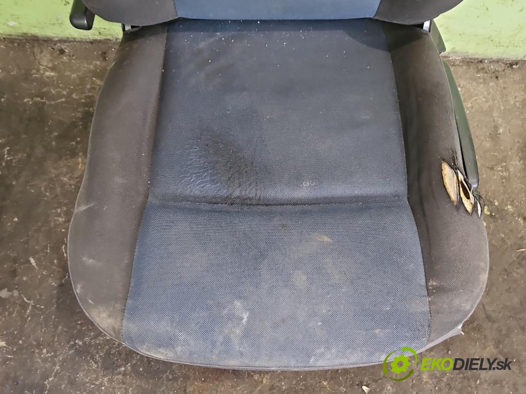 Renault Master III 2010-2019 2.3 dci 125 HP manual 92 kW 2299 cm3 5- Sedačka ľavý  (Sedadlo)