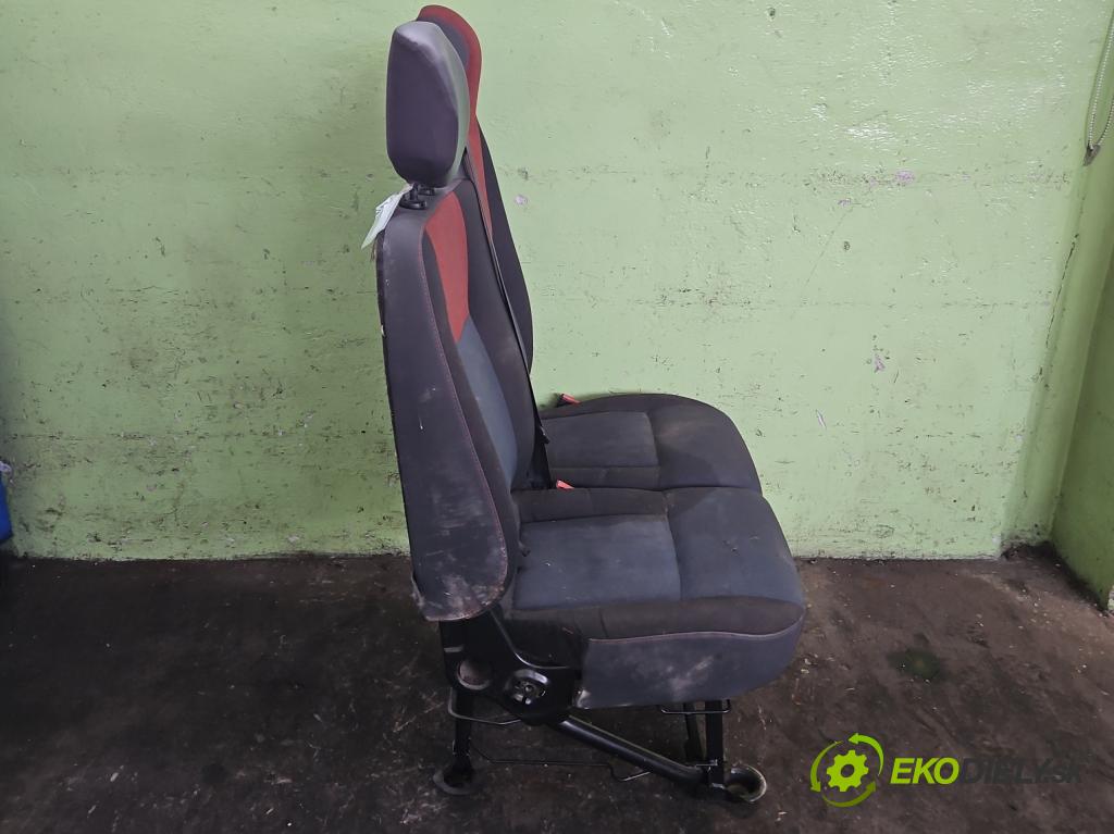 Renault Master III 2010-2019 2.3 dci 125 HP manual 92 kW 2299 cm3 5- Sedačka pravý  (Sedadlo)