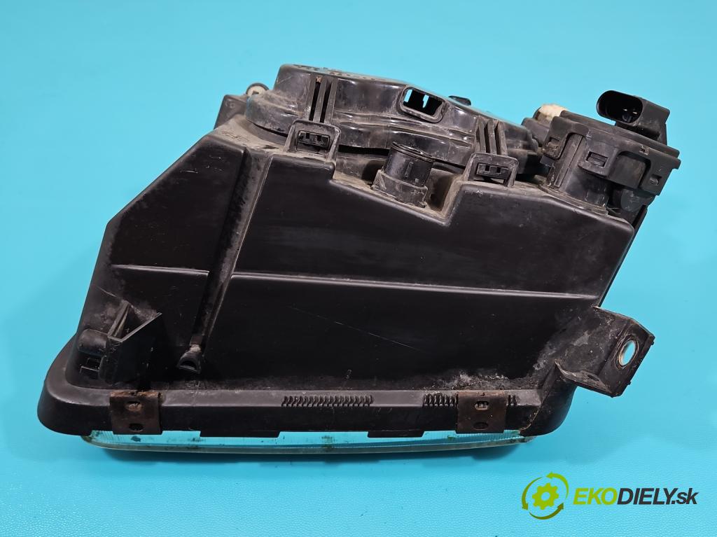 Audi A3 8L 1996-2003 1.6 SR 101 HP manual 74 kW 1595 cm3 3- Reflektor: pravý  (Svetlo predné pravé)