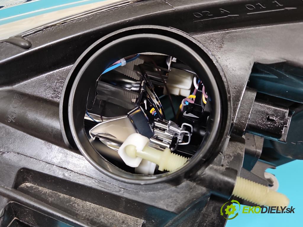 Renault Clio IV 2012-2020 1,2.0 16V 75 HP manual 55 kW 1149 cm3 5- Reflektor: pravý 260103127R (Svetlo predné pravé)