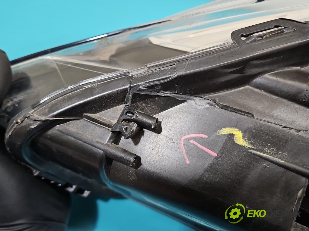 Renault Clio IV 2012-2020 1,2.0 16V 75 HP manual 55 kW 1149 cm3 5- Reflektor: pravý 260103127R (Svetlo predné pravé)