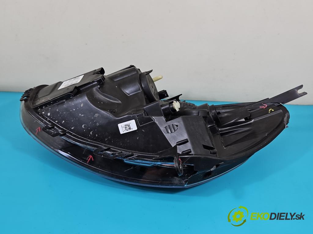 Renault Clio IV 2012-2020 1,2.0 16V 75 HP manual 55 kW 1149 cm3 5- Reflektor: pravý 260103127R (Svetlo predné pravé)