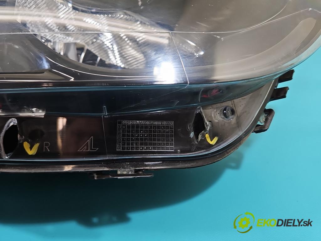 Renault Clio IV 2012-2020 1,2.0 16V 75 HP manual 55 kW 1149 cm3 5- Reflektor: pravý 260103127R (Svetlo predné pravé)