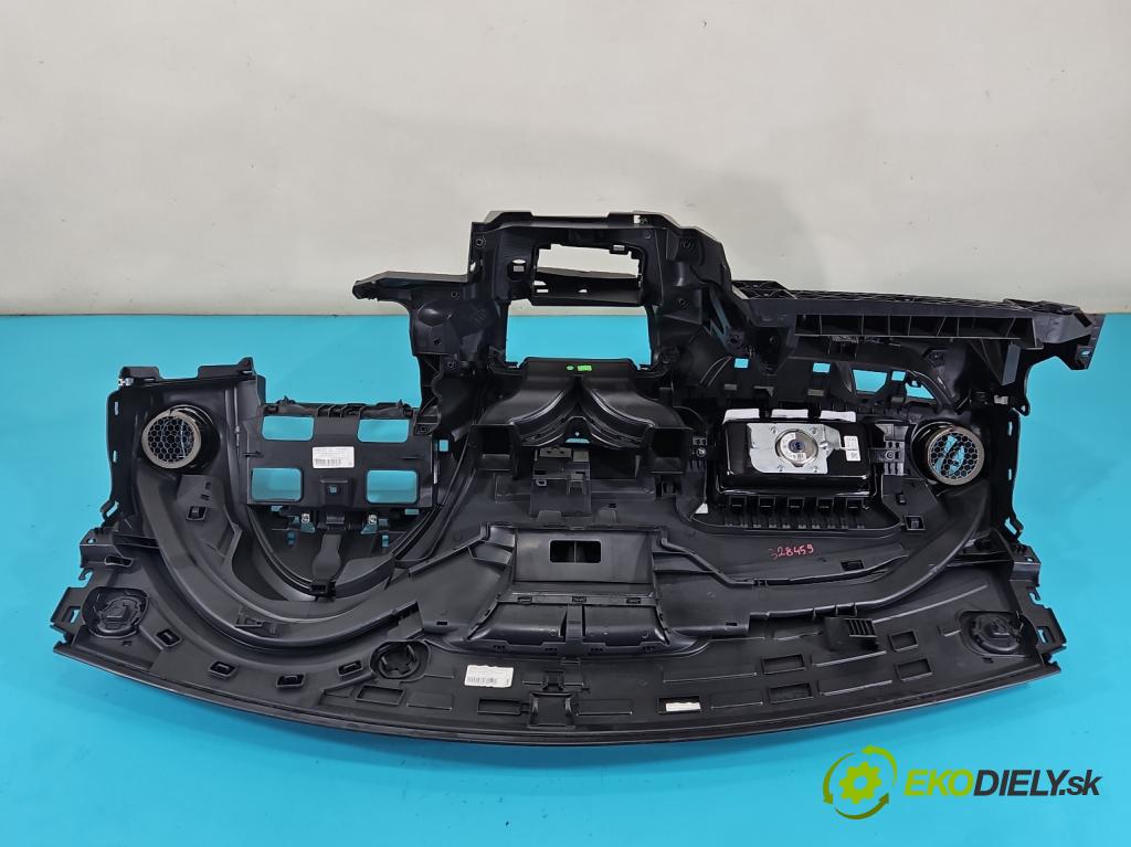 Renault Clio IV 2012-2020 1.1 16V 75 HP manual 55 kW 1149 cm3 5- kokpit,pristrojová doska rozdeľovacia