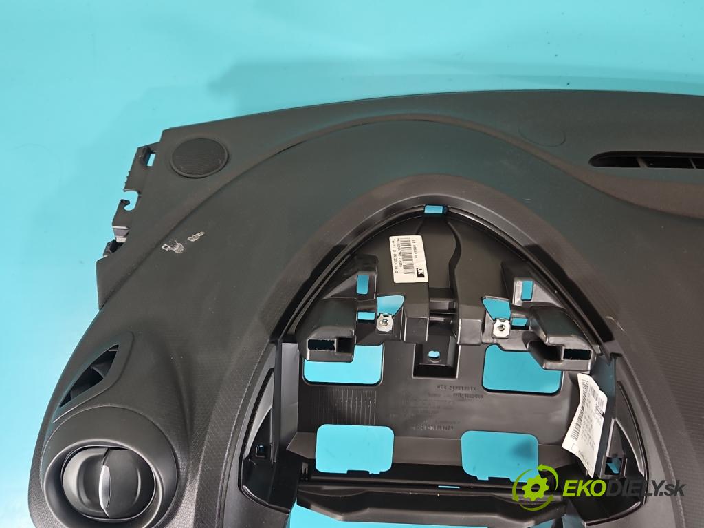 Renault Clio IV 2012-2020 1.1 16V 75 HP manual 55 kW 1149 cm3 5- kokpit,pristrojová doska rozdeľovacia