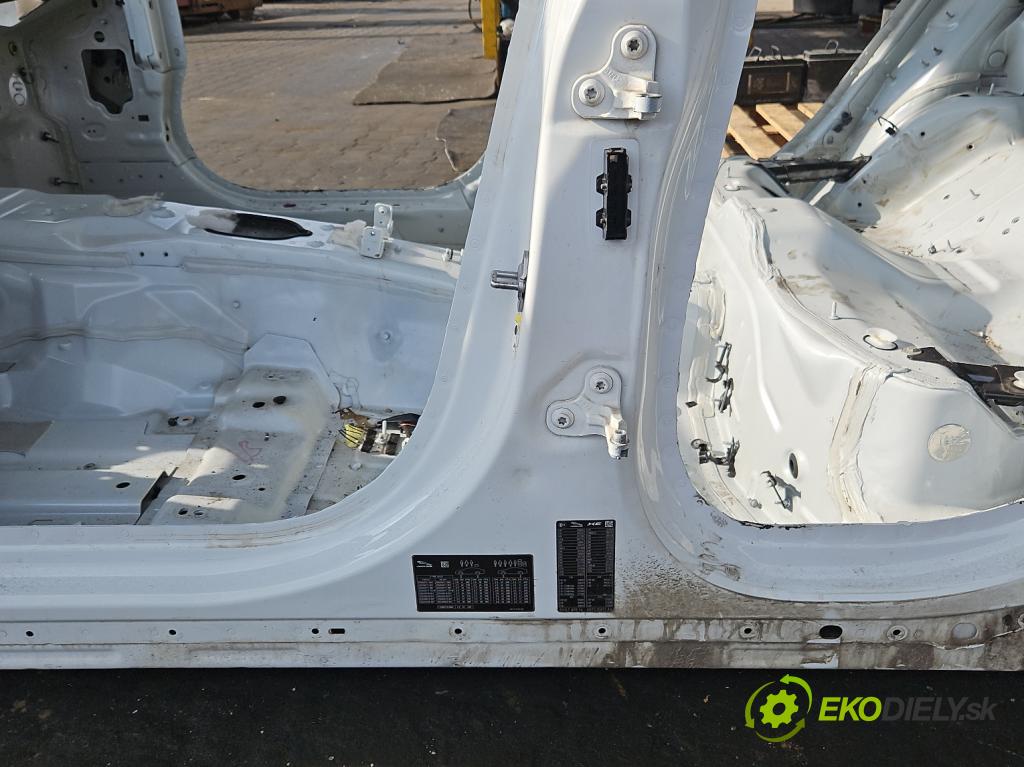 Jaguar XE 2015-2024 2.0d 179KM automatic 132 kW 1999 cm3 4- práh levý  (Ostatní)