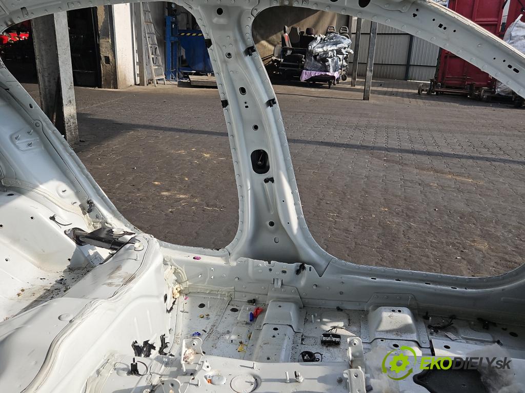 Jaguar XE 2015-2024 2.0d 179KM automatic 132 kW 1999 cm3 4- práh levý  (Ostatní)