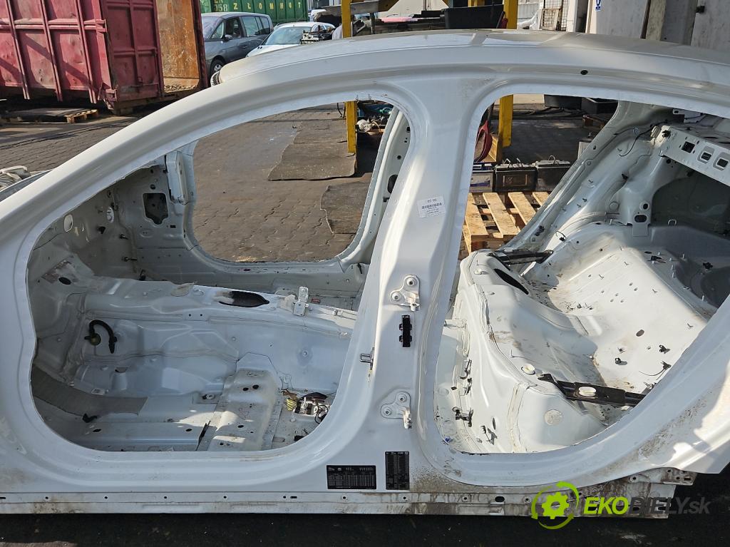 Jaguar XE 2015-2024 2.0d 179KM automatic 132 kW 1999 cm3 4- práh levý  (Ostatní)