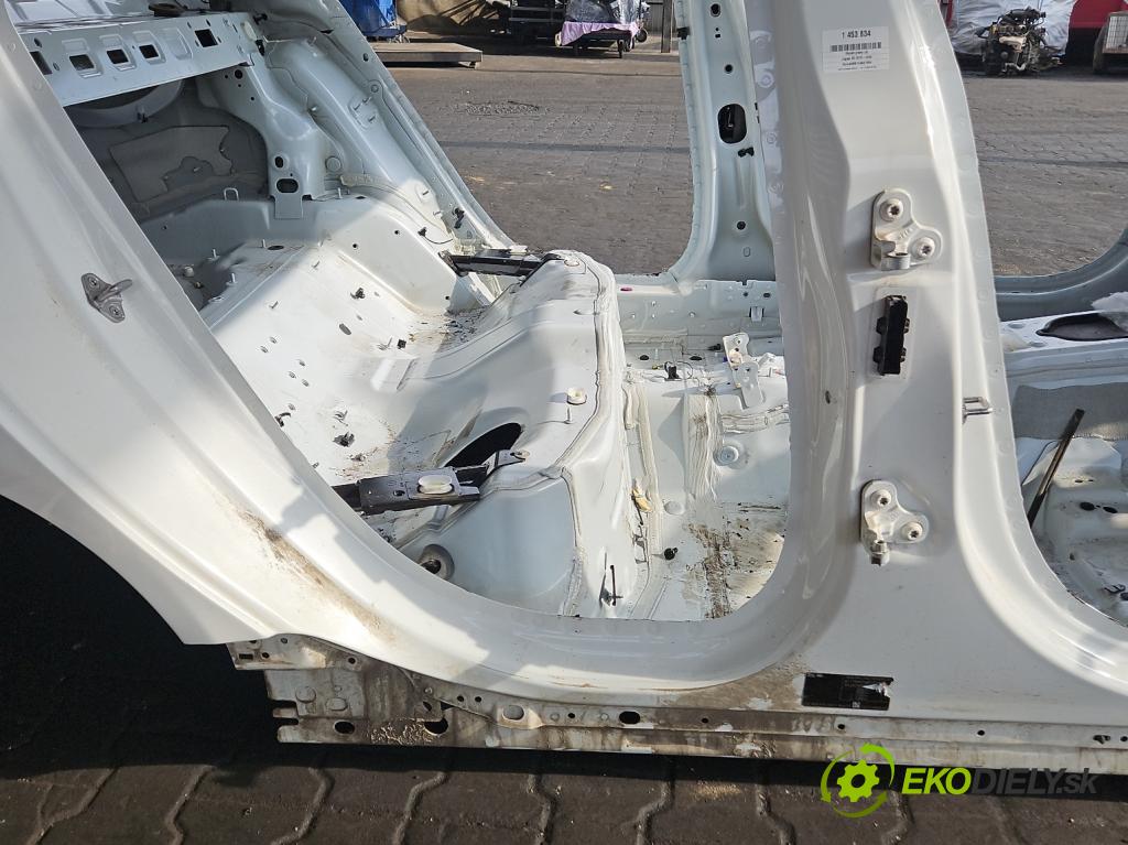 Jaguar XE 2015-2024 2.0d 179KM automatic 132 kW 1999 cm3 4- práh pravý  (Ostatní)