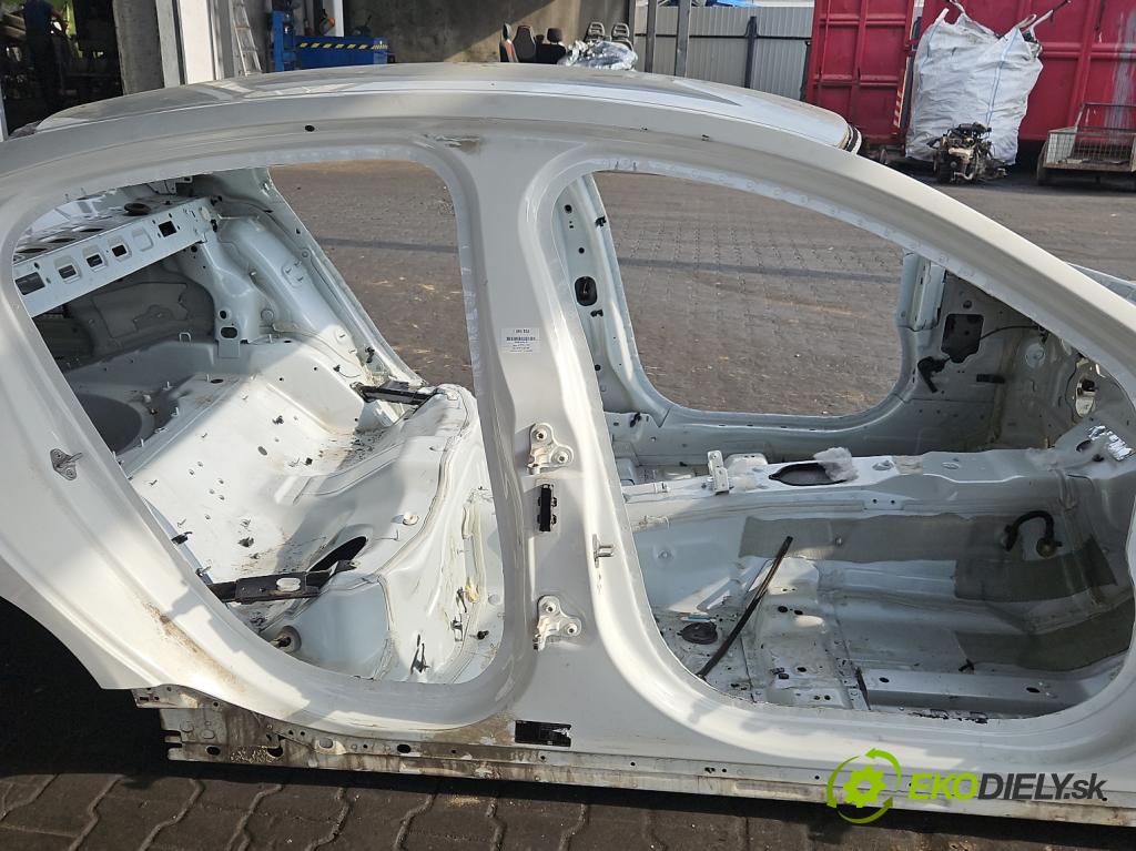 Jaguar XE 2015-2024 2.0d 179KM automatic 132 kW 1999 cm3 4- práh pravý  (Ostatní)