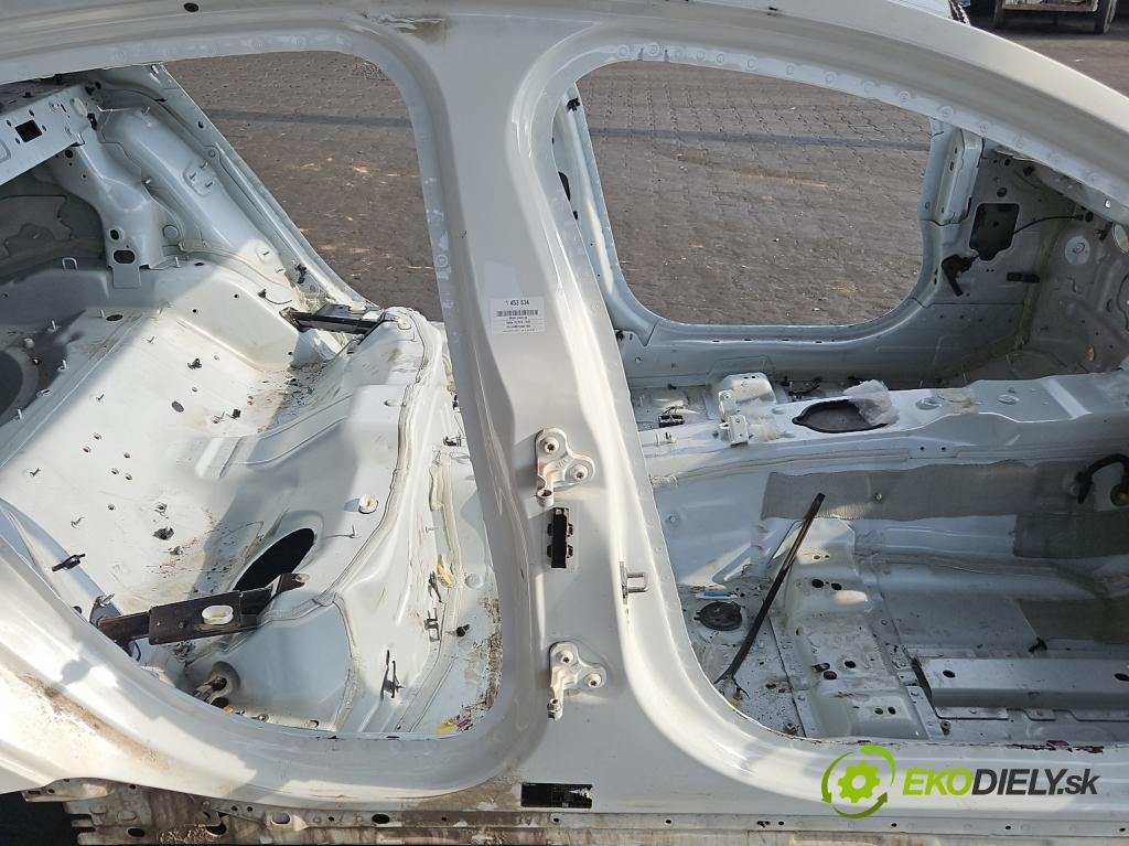 Jaguar XE 2015-2024 2.0d 179KM automatic 132 kW 1999 cm3 4- práh pravý  (Ostatní)