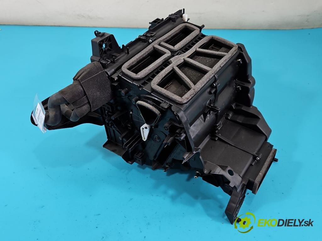 Jaguar XE X760 2015-2024 2.0d 179KM automatic 132 kW 1999 cm3 4- radiátor  (Radiátory topení)