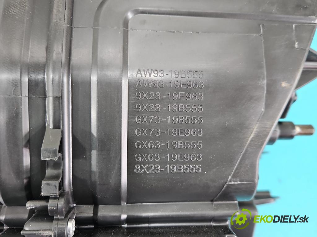 Jaguar XE X760 2015-2024 2.0d 179KM automatic 132 kW 1999 cm3 4- radiátor  (Radiátory topení)