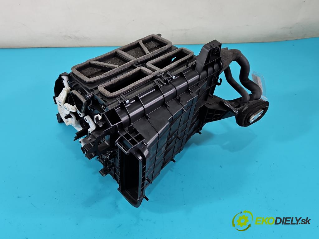 Jaguar XE X760 2015-2024 2.0d 179KM automatic 132 kW 1999 cm3 4- radiátor  (Radiátory topení)