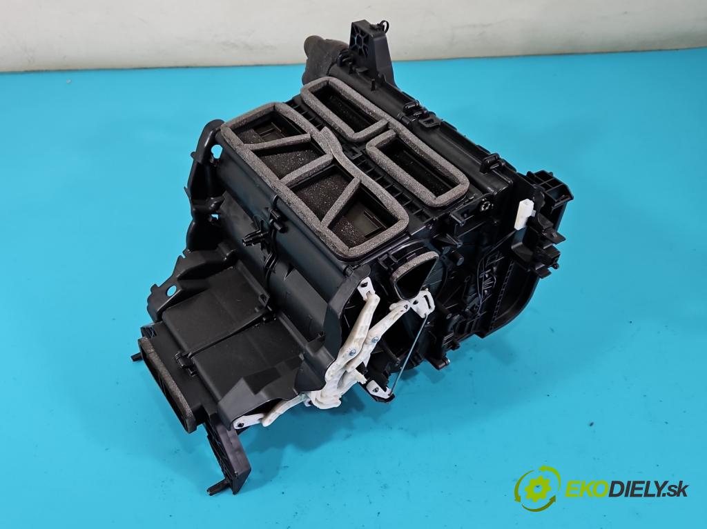 Jaguar XE X760 2015-2024 2.0d 179KM automatic 132 kW 1999 cm3 4- radiátor  (Radiátory topení)