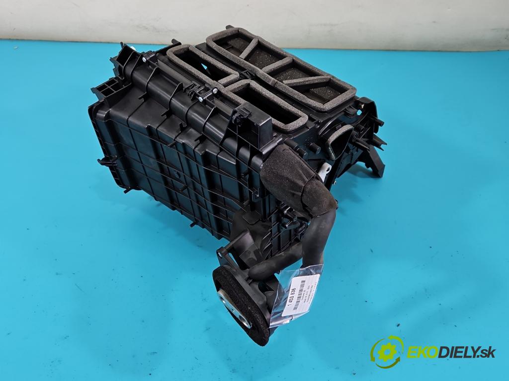 Jaguar XE X760 2015-2024 2.0d 179KM automatic 132 kW 1999 cm3 4- radiátor  (Radiátory topení)