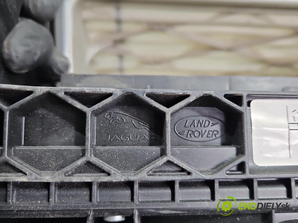 Jaguar XE X760 2015-2024 2.0d 179KM automatic 132 kW 1999 cm3 4- radiátor  (Radiátory topení)