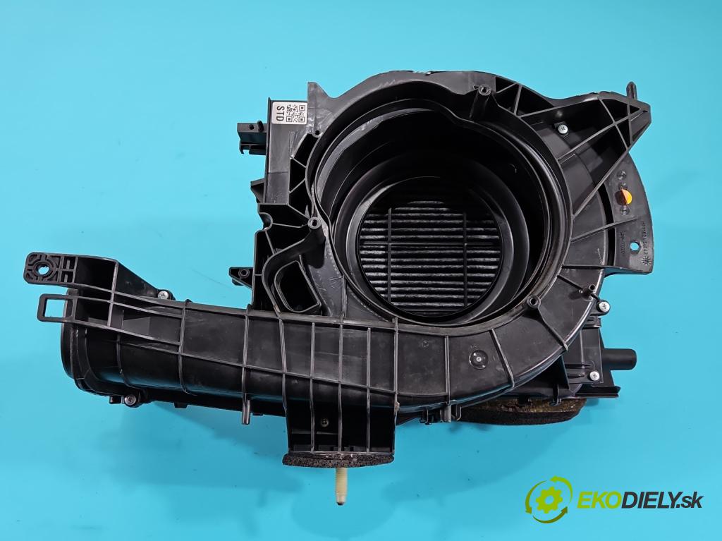 Jaguar XE X760 2015-2024 2.0d 179KM automatic 132 kW 1999 cm3 4- radiátor  (Radiátory topení)