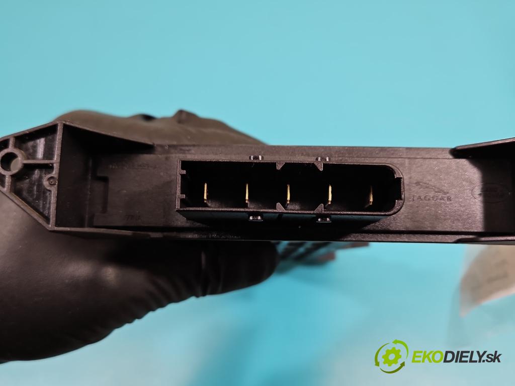 Jaguar XE X760 2015-2024 2.0d 179KM automatic 132 kW 1999 cm3 4- radiátor 013410-0861 (Radiátory topení)