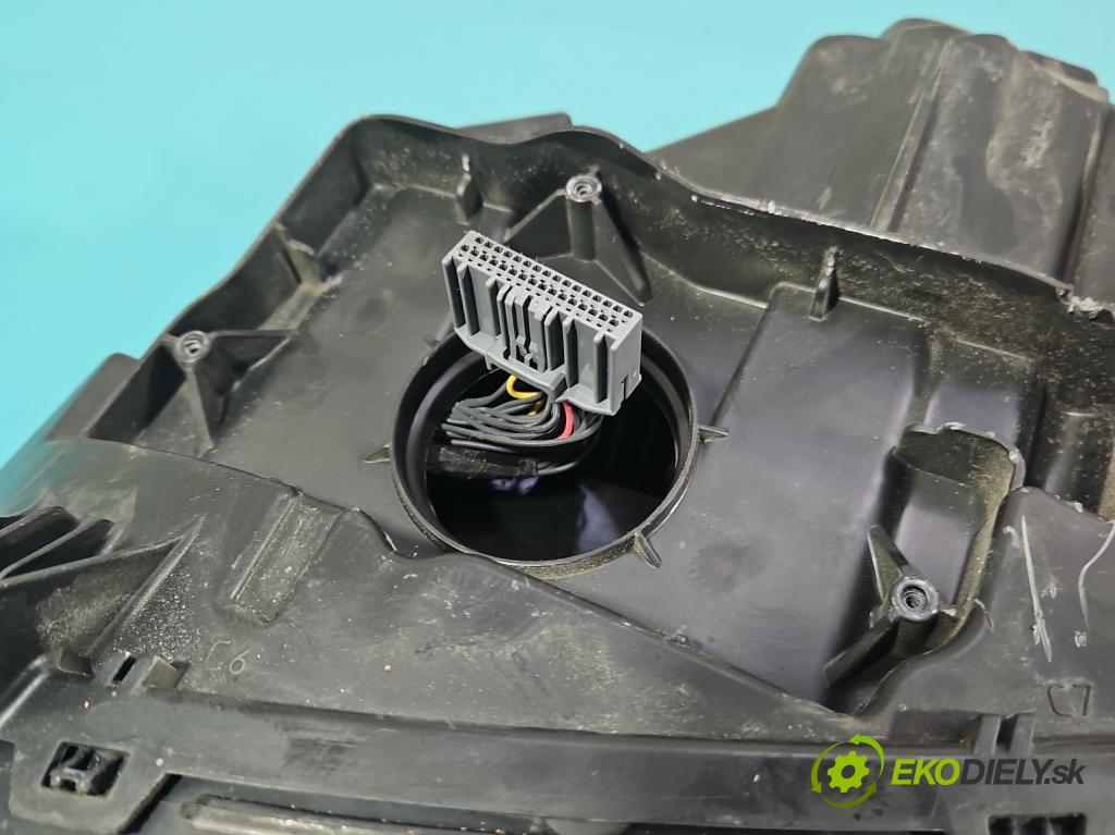 Ford Mondeo Mk5 2014-2022 2.0 tdci 179KM automatic 132 kW 1997 cm3 5- Reflektor: pravý ES73-13D154-AH (Svetlo predné pravé)