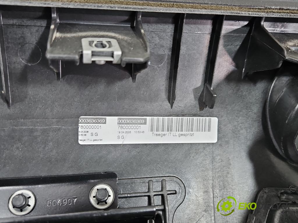 Audi A3 8P 2003-2012 1.4 TFSI 125 HP manual 92 kW 1390 cm3 5- kokpit,pristrojová doska rozdeľovacia