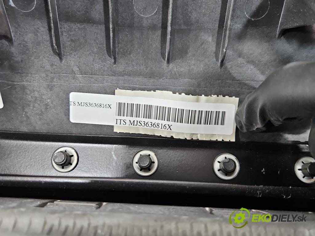 Audi A3 8P 2003-2012 1.4 TFSI 125 HP manual 92 kW 1390 cm3 5- kokpit,pristrojová doska rozdeľovacia