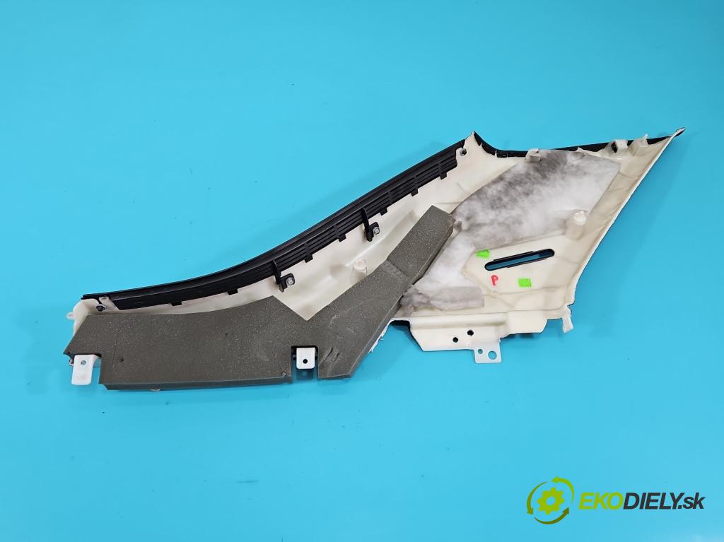 Mercedes ML W164 2005-2011 17 Rozstrapkané: materiál